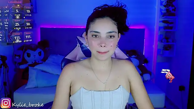 Kylie brokee online show from 02.02.25