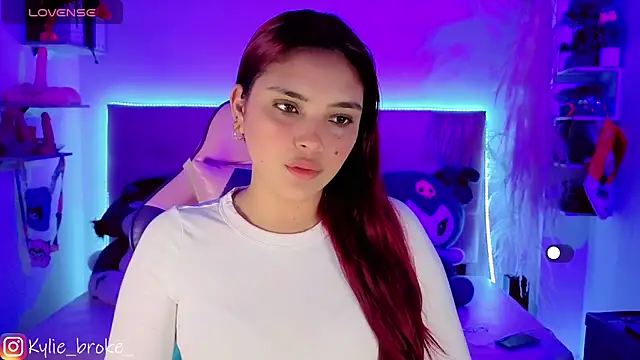 Snapshot of Kylie_brokee chatting on 11.28.25 Kylie brokee online show from 11.28.25