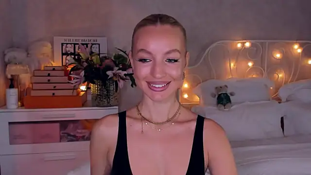 Snapshot of aestetick chatting on 05.12.26 aestetick online show from 05.12.26