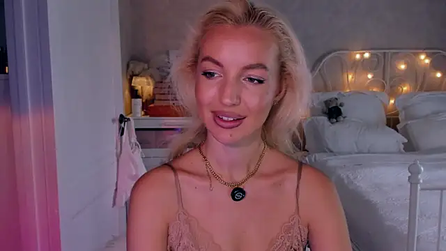 Snapshot of aestetick chatting on 05.14.26 aestetick online show from 05.14.26