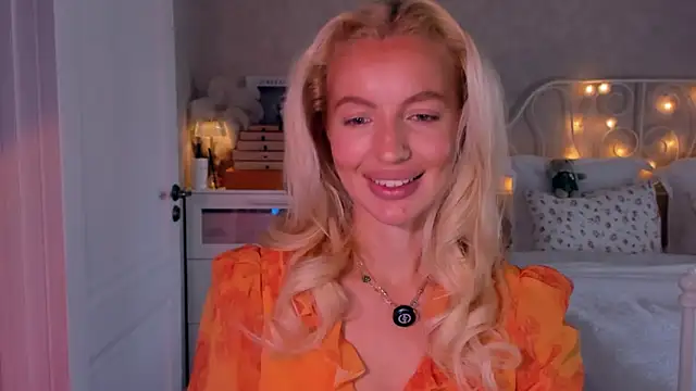 Snapshot of aestetick chatting on 06.17.26 aestetick online show from 06.17.26