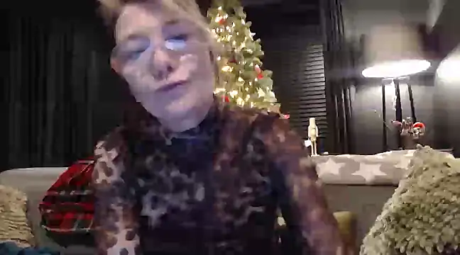 Snapshot of godinflower chatting on 12.16.24 godinflower online show from 12.16.24