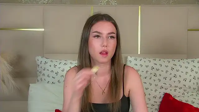 Snapshot of AliceMoreno chatting on 09.09.25 AliceMoreno online show from 09.09.25