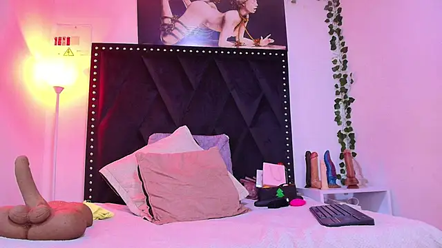 Snapshot of _Marcela__ chatting on 02.12.26 Marcela online show from 02.12.26