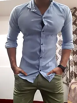 Snapshot of Guyinshortss chatting on 11.01.25 Guyinshortss online show from 11.01.25