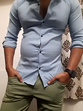 Snapshot of Guyinshortss chatting on 12.01.25 Guyinshortss online show from 12.01.25