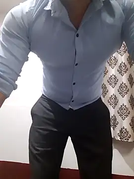 Snapshot of Guyinshortss chatting on 02.07.26 Guyinshortss online show from 02.07.26