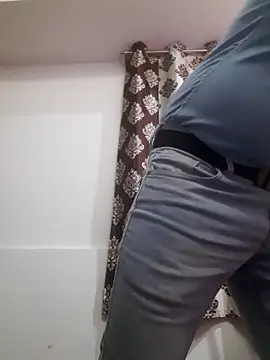 Snapshot of Guyinshortss chatting on 02.28.26 Guyinshortss online show from 02.28.26