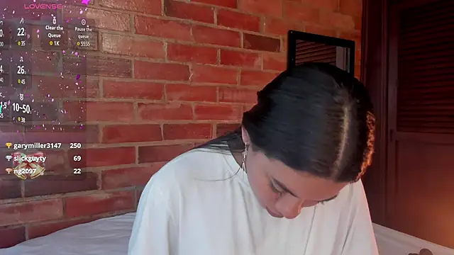 Snapshot of crystalvazquez chatting on 12.18.24 crystalvazquez online show from 12.18.24
