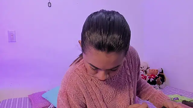 Snapshot of crystalvazquez chatting on 10.21.25 crystalvazquez online show from 10.21.25