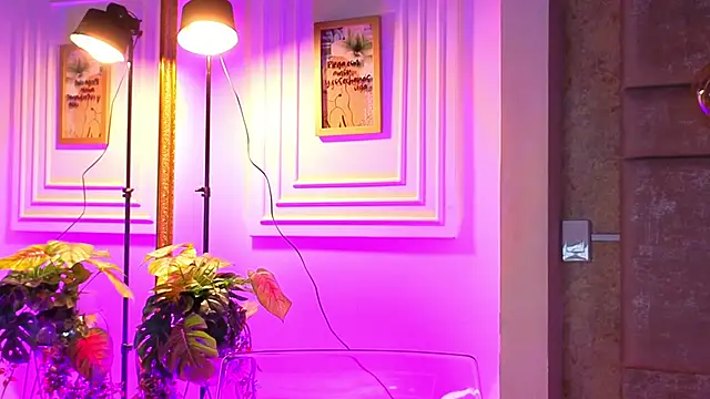 AlessiaLondon online show from 02.27.26