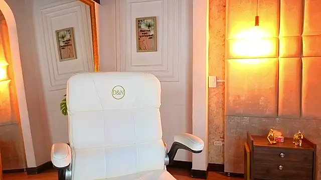 AlessiaLondon online show from 04.27.26