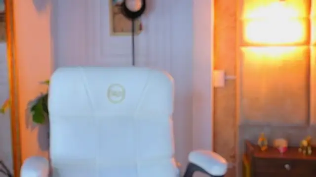 AlessiaLondon online show from 05.04.26