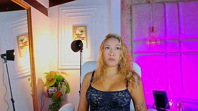 AlessiaLondon online show from 07.02.26