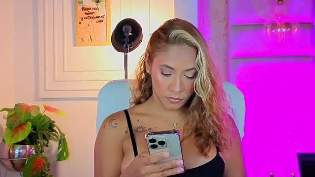 AlessiaLondon online show from 07.04.26