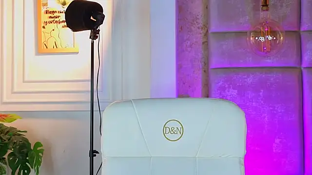 AlessiaLondon online show from 07.27.26