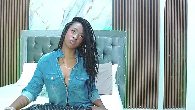 Snapshot of AshleyMontana chatting on 12.21.25 AshleyMontana online show from 12.21.25