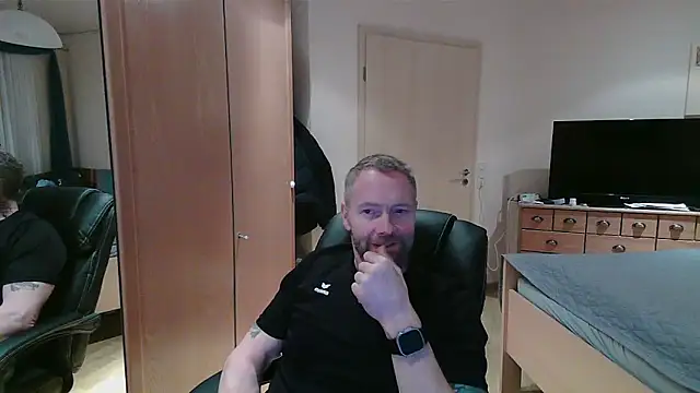 Snapshot of Rockburg chatting on 03.16.26 Rockburg online show from 03.16.26