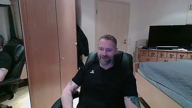 Snapshot of Rockburg chatting on 03.18.26 Rockburg online show from 03.18.26