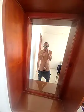 Snapshot of Juan2323hot chatting on 09.25.25 Juan2323hot online show from 09.25.25