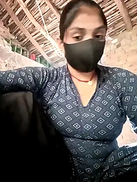 Snapshot of haymona chatting on 10.28.25 haymona online show from 10.28.25