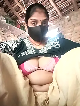 Snapshot of haymona chatting on 10.30.25 haymona online show from 10.30.25