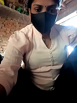 Snapshot of haymona chatting on 11.30.25 haymona online show from 11.30.25