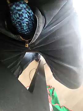 Snapshot of Policeman20742 chatting on 12.21.25 Policeman20742 online show from 12.21.25