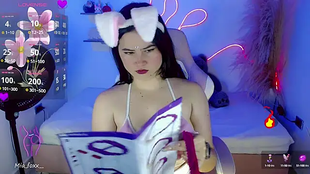 Mia foxx  online show from 01.19.25