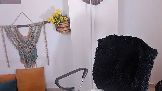 Snapshot of anaruiz_ chatting on 09.17.25 anaruiz online show from 09.17.25