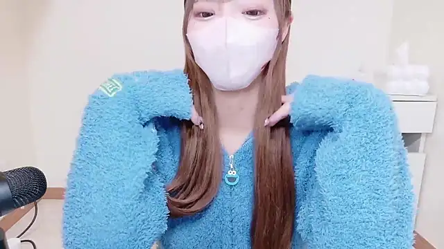  chanMOMO  online show from 12.19.25