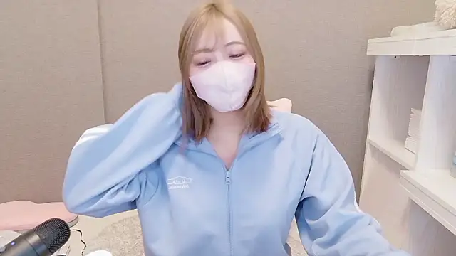 Snapshot of _chanMOMO_ chatting on 05.21.26 chanMOMO online show from 05.21.26