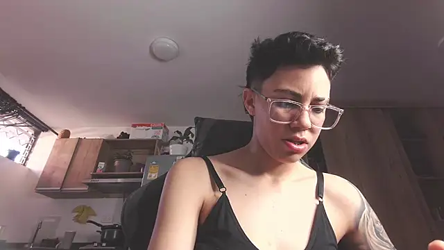 Snapshot of Cutie_Shy_ chatting on 06.01.26 Cutie Shy online show from 06.01.26