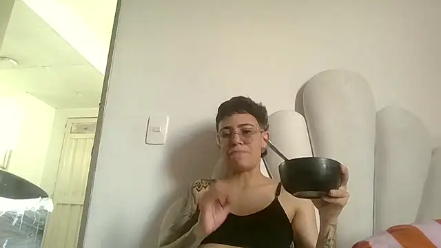Snapshot of Cutie_Shy_ chatting on 07.28.26 Cutie Shy online show from 07.28.26