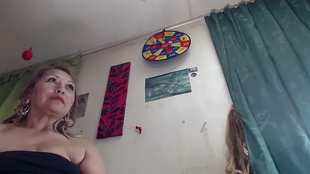 Snapshot of Kazsandraa chatting on 03.08.26 Kazsandraa online show from 03.08.26