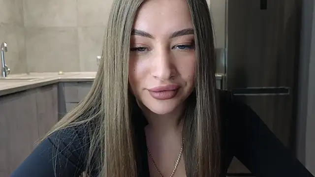 Snapshot of Cinderella____ chatting on 02.21.25 Cinderella online show from 02.21.25