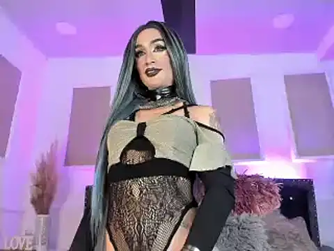 queen satin online show from 12.28.24