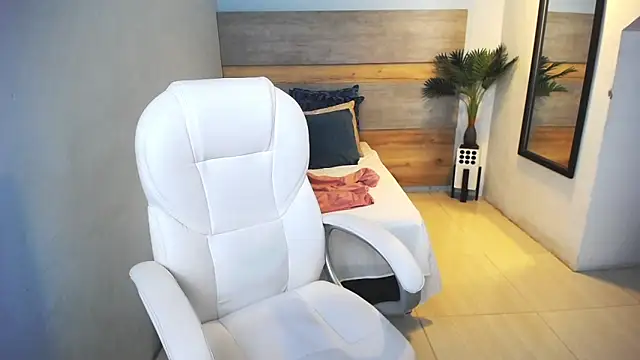 liseth fox online show from 12.20.24