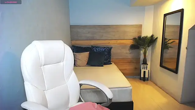 liseth fox online show from 01.04.25