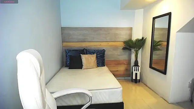 liseth fox online show from 02.22.25