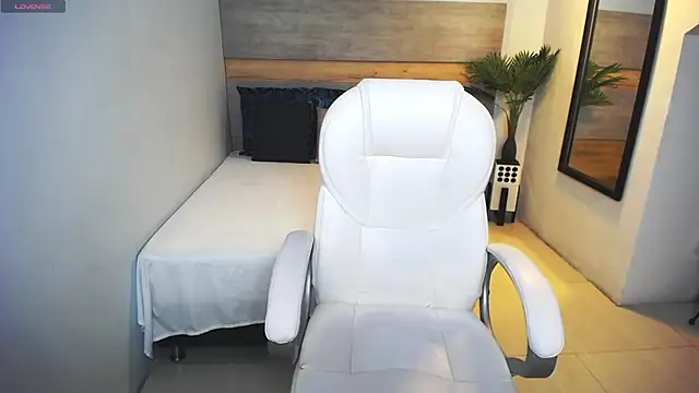 liseth fox online show from 02.26.25