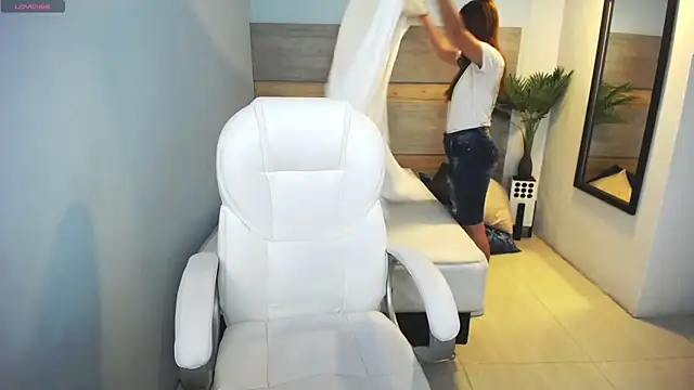 liseth fox online show from 02.27.25