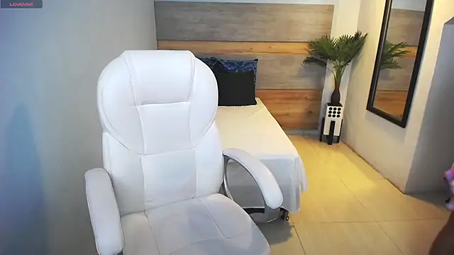 liseth fox online show from 02.28.25