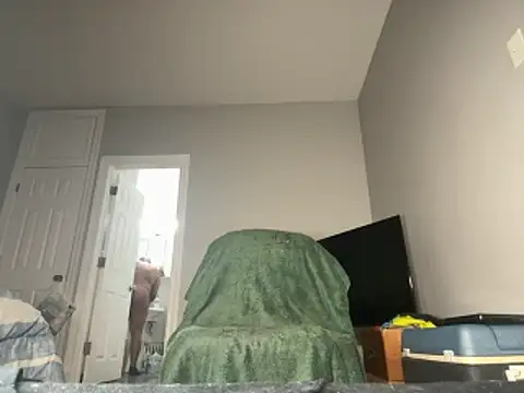 Snapshot of ChiRaqb8 chatting on 11.04.25 ChiRaqb8 online show from 11.04.25