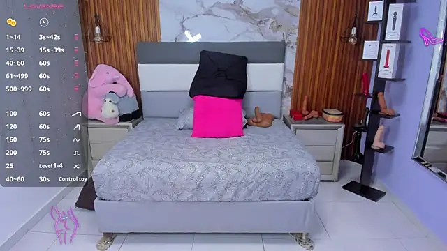 Snapshot of MEYLAGIA chatting on 09.18.25 MEYLAGIA online show from 09.18.25