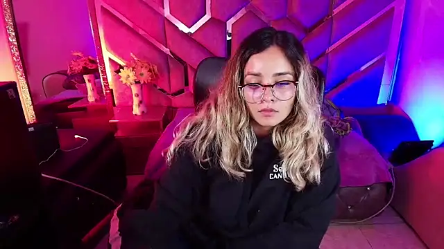 Olivia Fox69 online show from 11.21.25