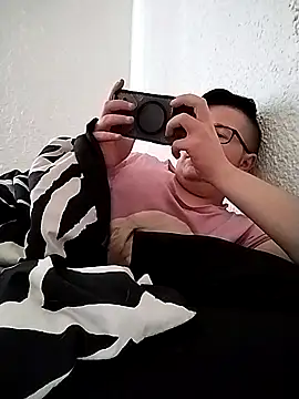 Snapshot of bisexualboy05 chatting on 09.20.25 bisexualboy05 online show from 09.20.25