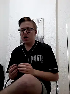 Snapshot of bisexualboy05 chatting on 11.01.25 bisexualboy05 online show from 11.01.25