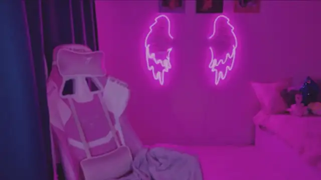 Elsie Ginger online show from 12.15.24