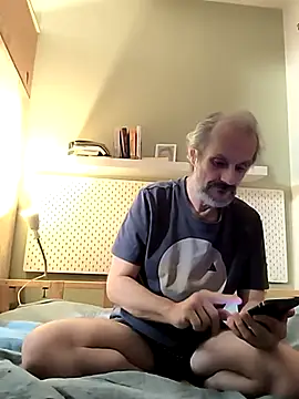 Snapshot of Zed0l1Mod chatting on 09.25.25 Zed0l1Mod online show from 09.25.25